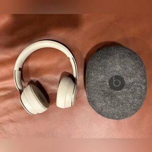 Beats Solo Pro
